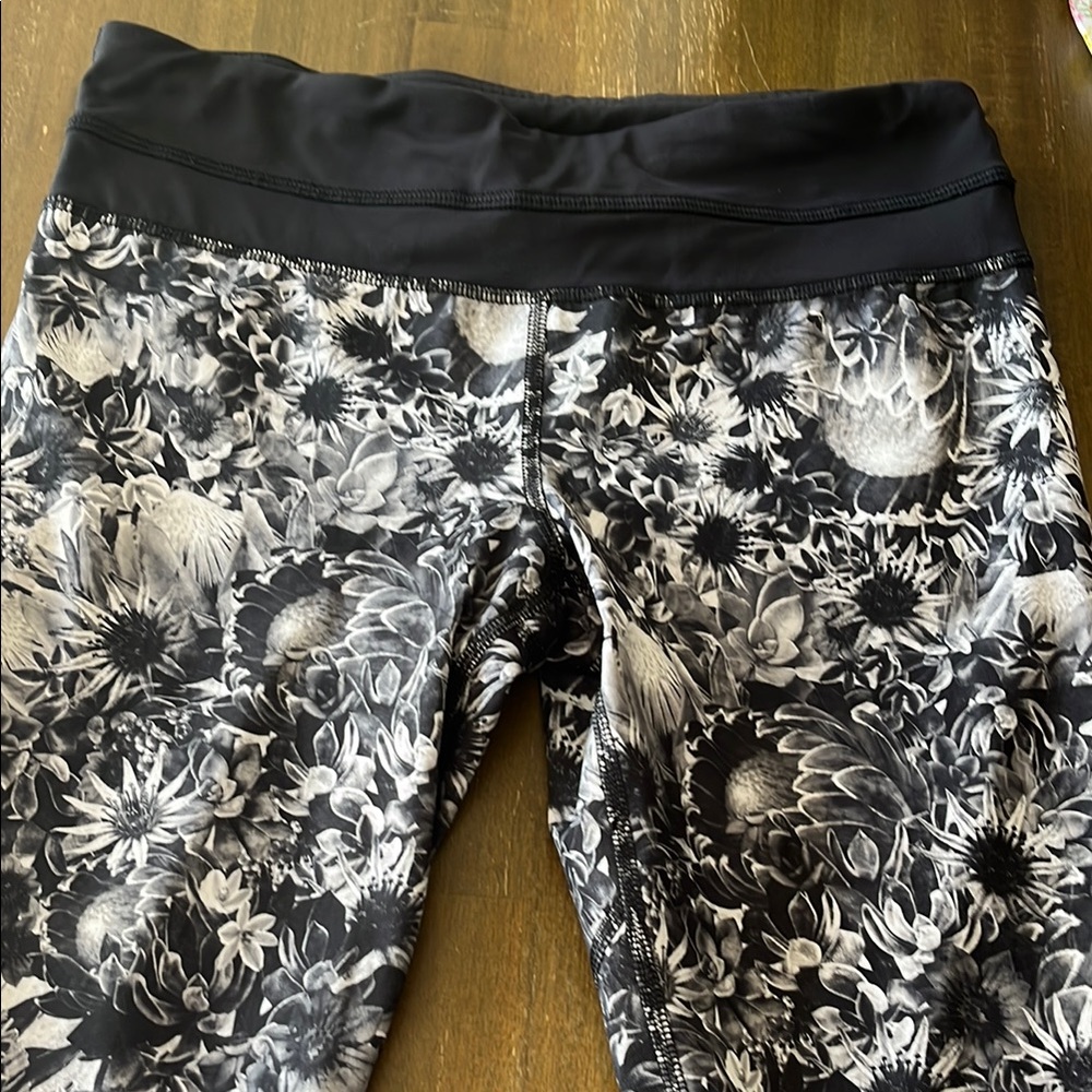 Lululemon Floral Black and White Leggings 4 crop length